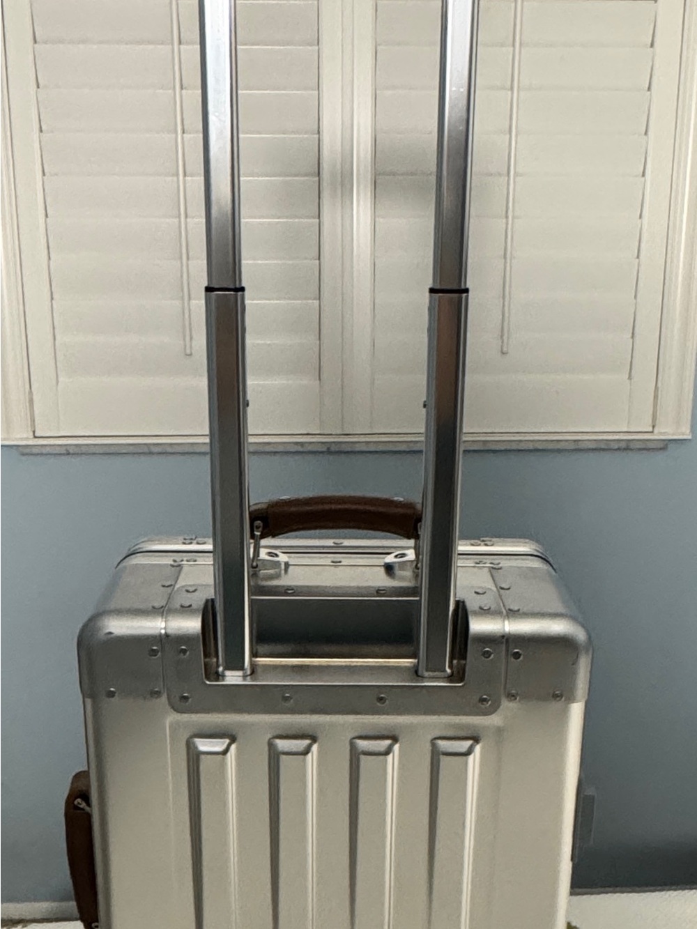 Sterling Pacific Aluminum Suitcase - Picture 4 of 6